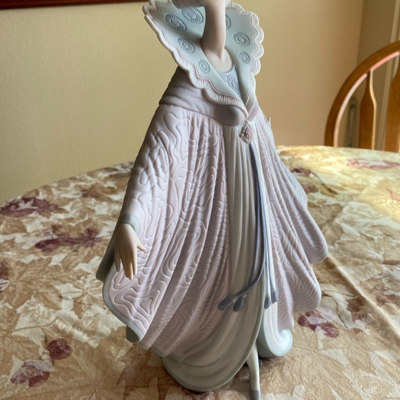 RETIRED 1998 ‘QUIONE LLADRO’ PORCELAIN FIGURINE-Item# 01016284 - Picture 2 of 15